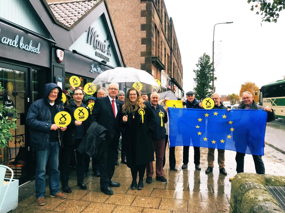 Campaigners outside Mimis Bakehouse holding an EU flag
